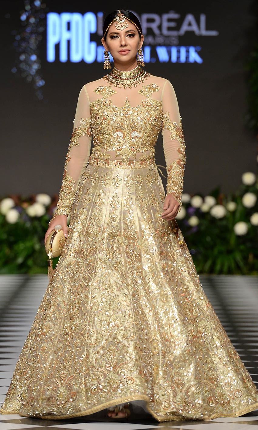 engagement dresses pakistani 2019